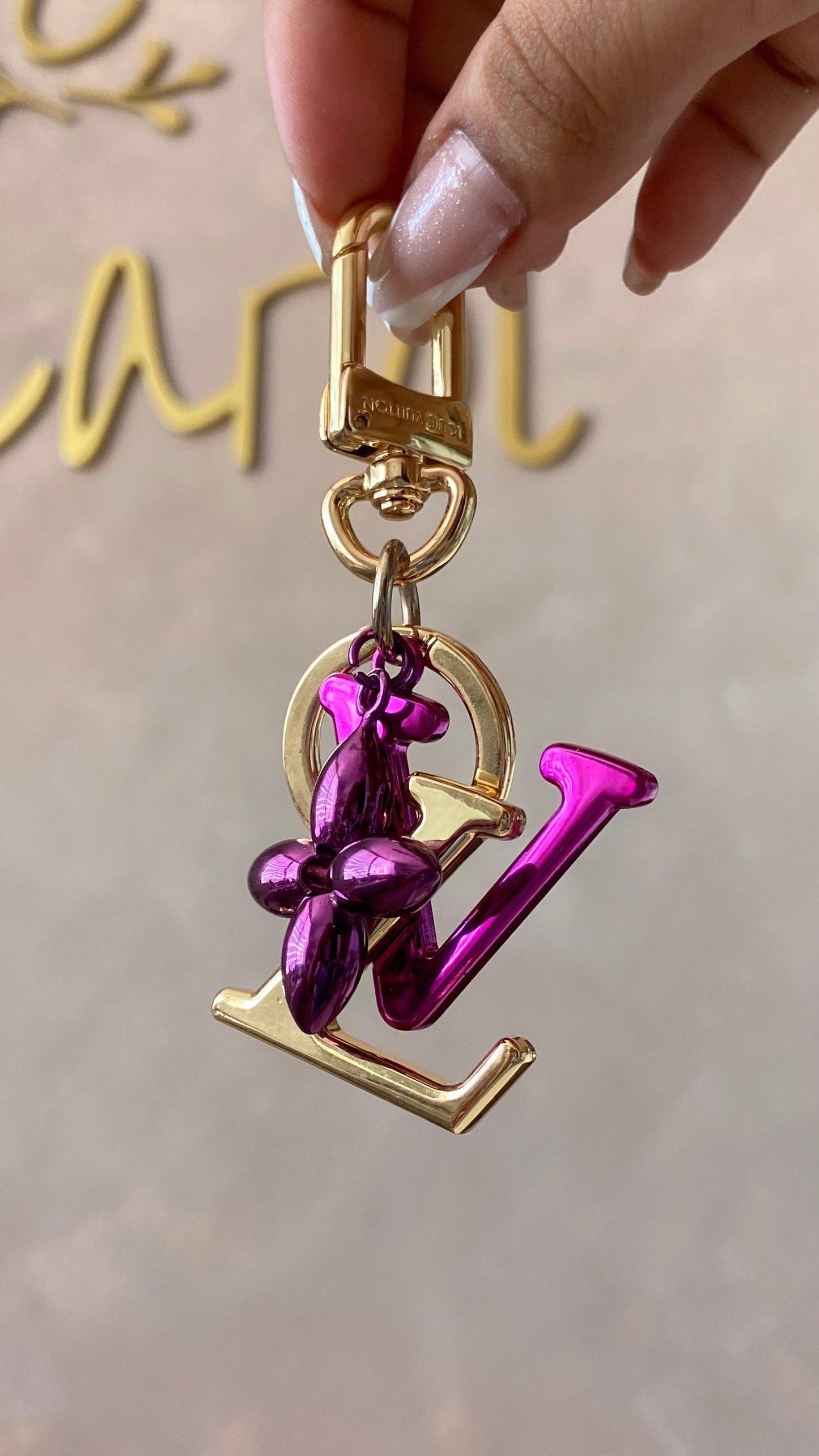 Di Carol fucshia Keychain 🔑🩷